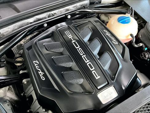 Used 2015 Porsche Macan Turbo AWD/4WD image 31