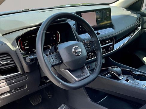Used 2026 Nissan Rogue SL FWD image 17