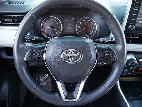 Used 2021 Toyota RAV4 XLE Premium image 18