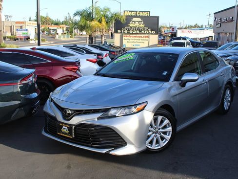 Used 2019 Toyota Camry LE w/ Carpet Mat Package FWD image 35