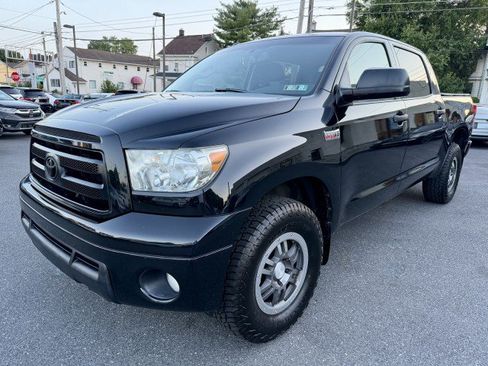 Used 2010 Toyota Tundra 4x4 CrewMax image 2