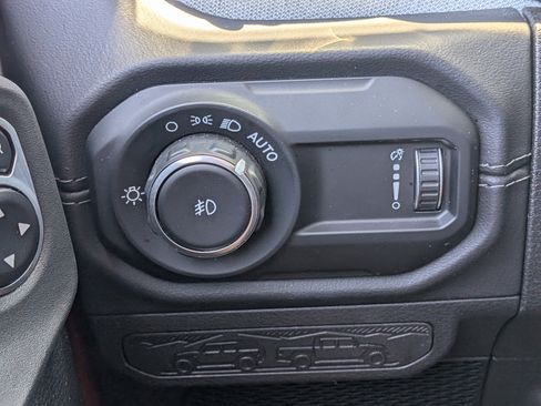 Used 2025 Jeep Wrangler Unlimited Sahara AWD/4WD image 22
