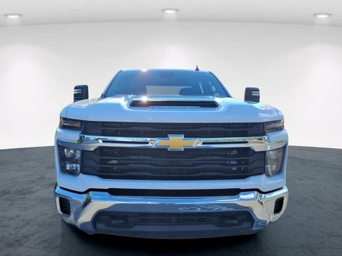 Used 2024 Chevrolet Silverado 2500 LT AWD/4WD image 4