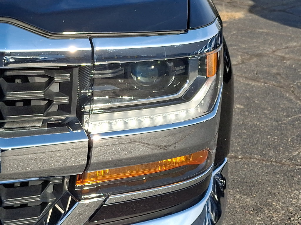 Used 2018 Chevrolet Silverado 1500 LT AWD/4WD image 11