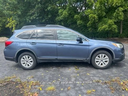 Used 2015 Subaru Outback 2.5i Premium AWD/4WD image 2