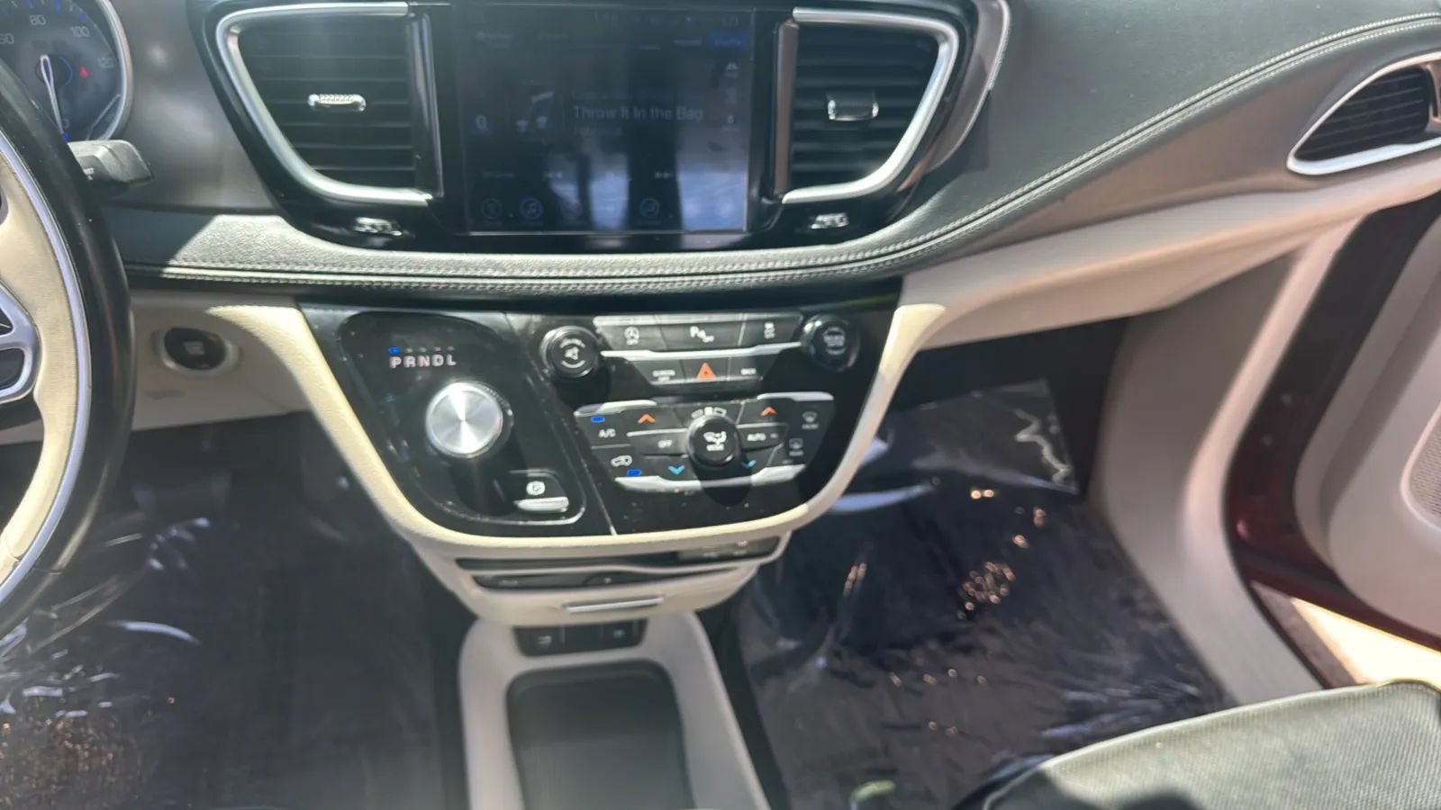 Used 2017 Chrysler Pacifica Limited FWD image 19