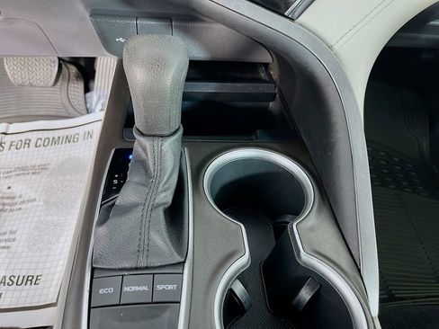 Used 2022 Toyota Camry LE FWD image 23