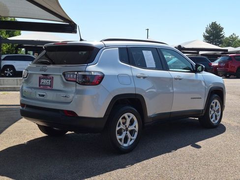Used 2025 Jeep Compass Latitude AWD/4WD image 6