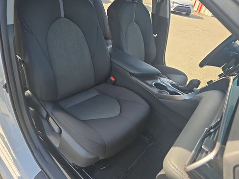 Used 2022 Toyota Camry LE FWD image 10
