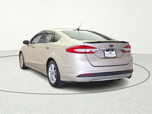 Used 2018 Ford Fusion SE w/ Fusion SE Technology Package image 6