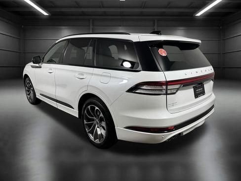 New 2026 Lincoln Aviator AWD image 4