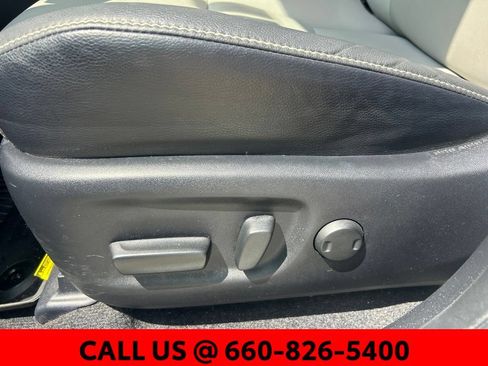 Used 2018 Toyota RAV4 Limited AWD/4WD image 13