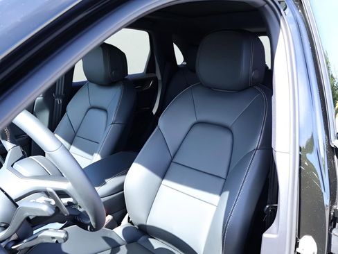 New 2025 Porsche Cayenne AWD/4WD image 5