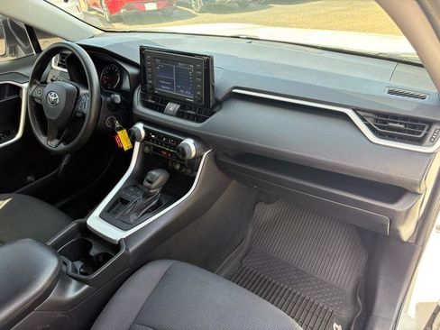 Used 2021 Toyota RAV4 LE image 32