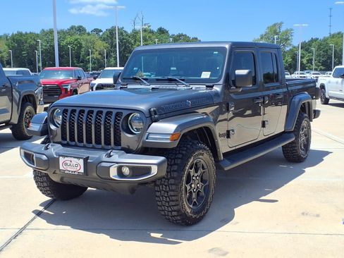 Used 2023 Jeep Gladiator Sport AWD/4WD image 3
