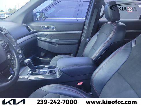 Used 2019 Ford Explorer XLT w/ Equipment Group 202A FWD image 9