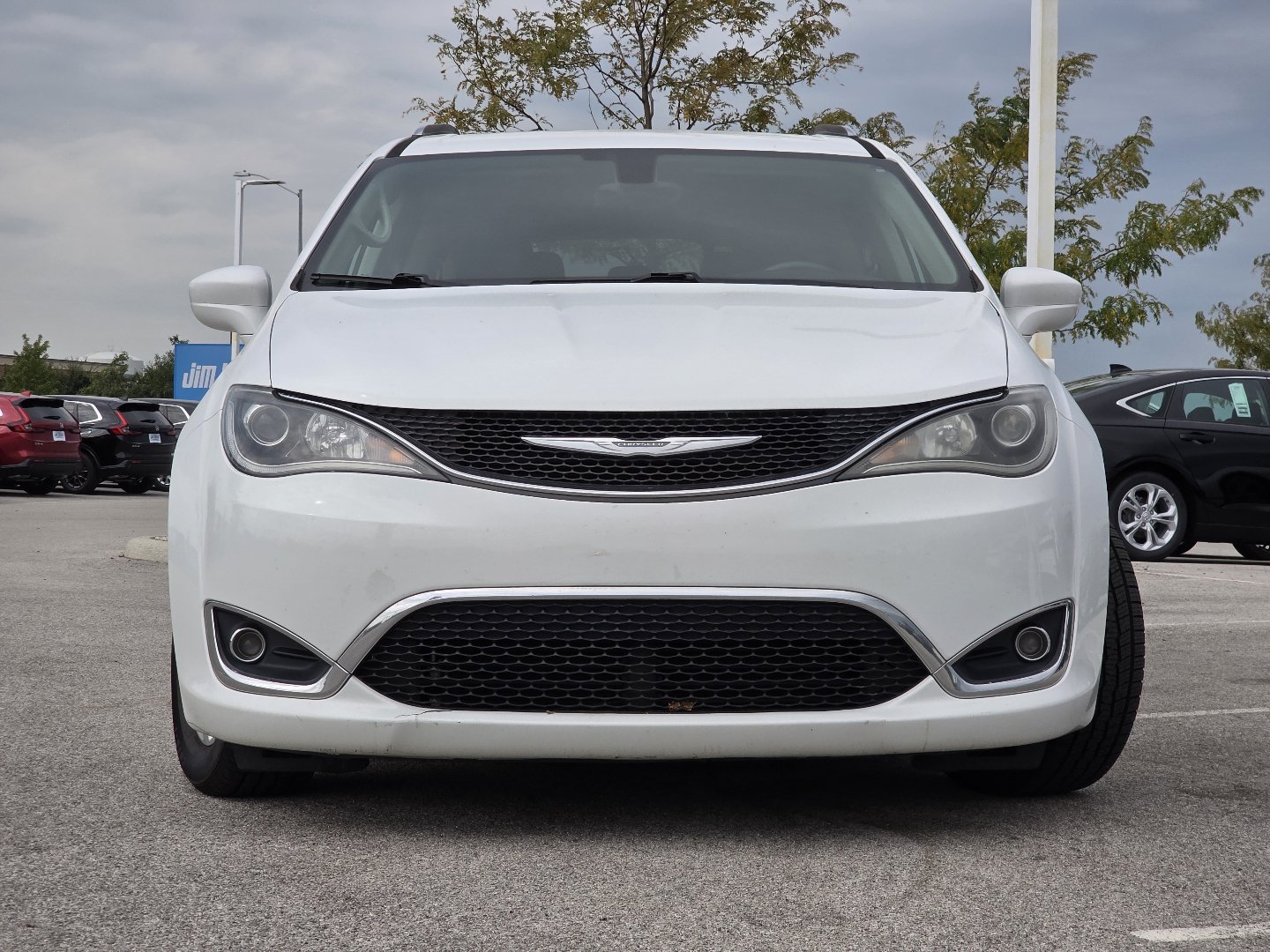 Used 2018 Chrysler Pacifica Touring-L FWD image 9