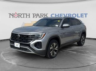 Used 2024 Volkswagen Atlas Cross Sport SE FWD video 1