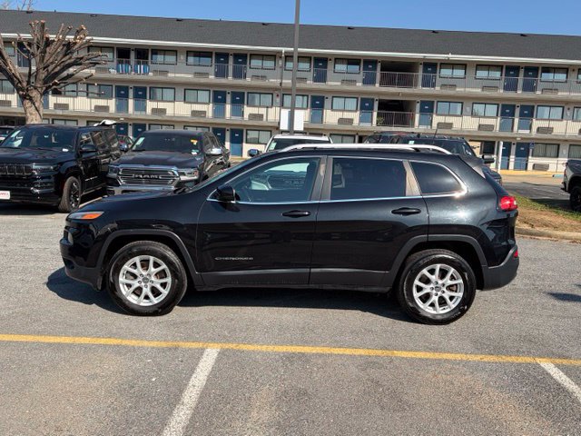 Used 2016 Jeep Cherokee Latitude w/ Comfort/Convenience Group AWD/4WD image 2