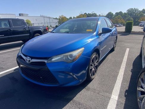 Used 2016 Toyota Camry SE FWD image 4