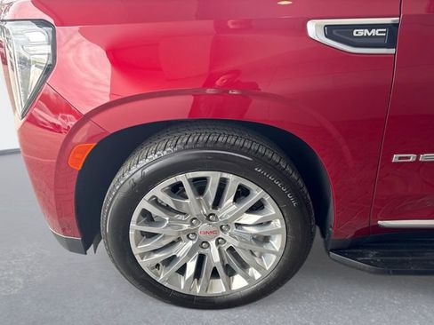 Used 2024 GMC Yukon Denali w/ Advanced Technology Package image 10