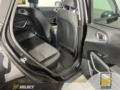 Used 2025 Kia Soul LX FWD image 12