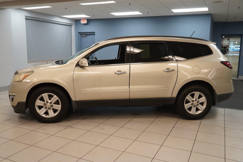 Used 2013 Chevrolet Traverse LT FWD image 2