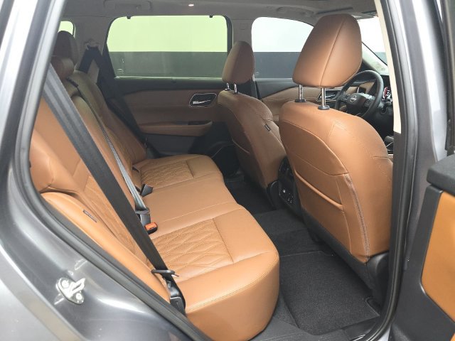 Used 2025 Nissan Rogue Platinum w/ Tech Package FWD image 27