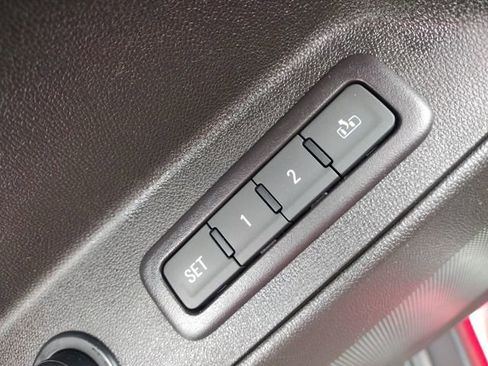 Used 2018 Chevrolet Equinox Premier image 37