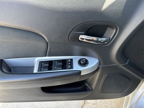 Used 2011 Chrysler 200 Touring image 39