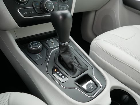 Used 2021 Jeep Cherokee Latitude Lux image 24