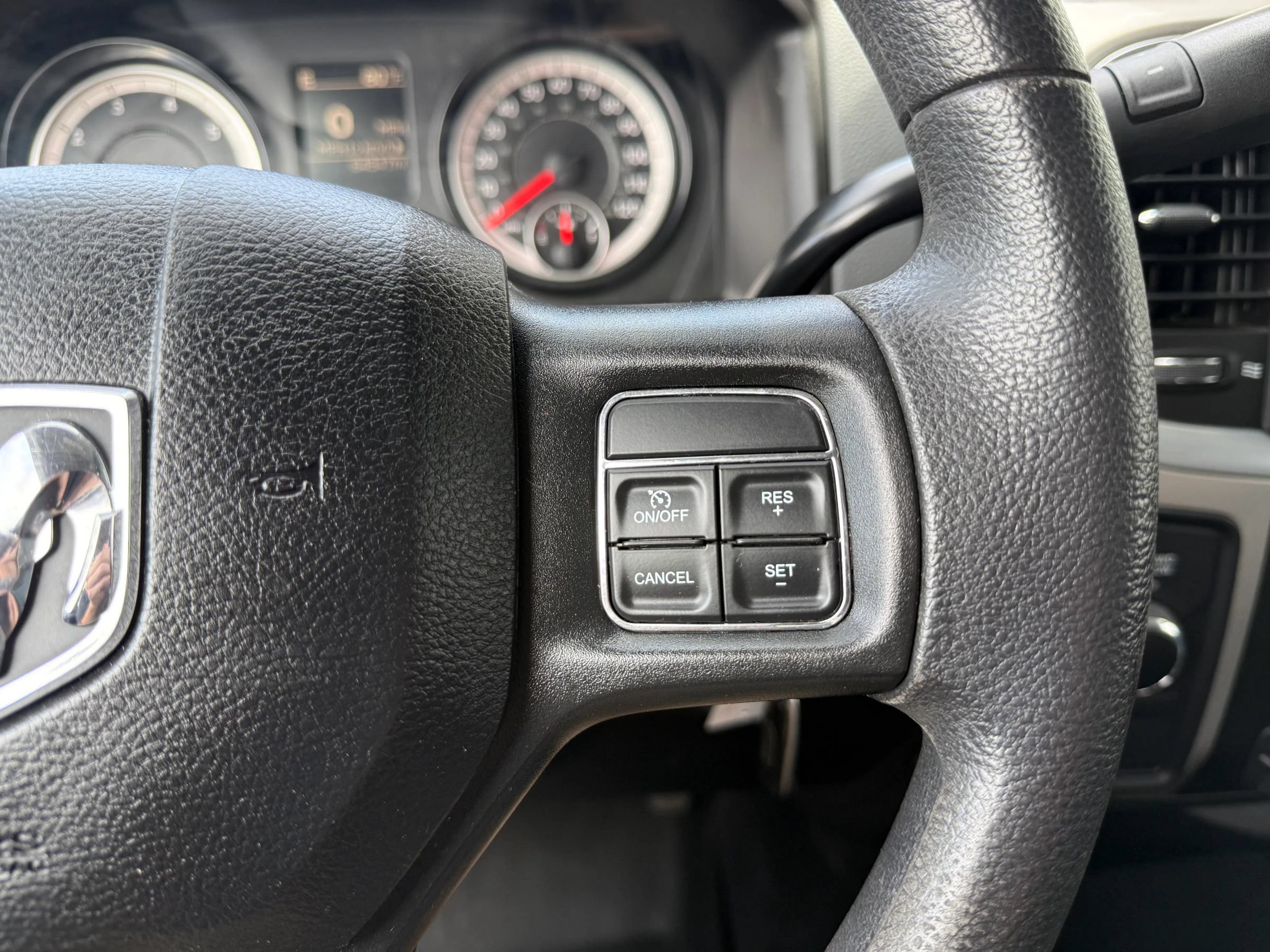 Used 2018 RAM 2500 SLT AWD/4WD image 19