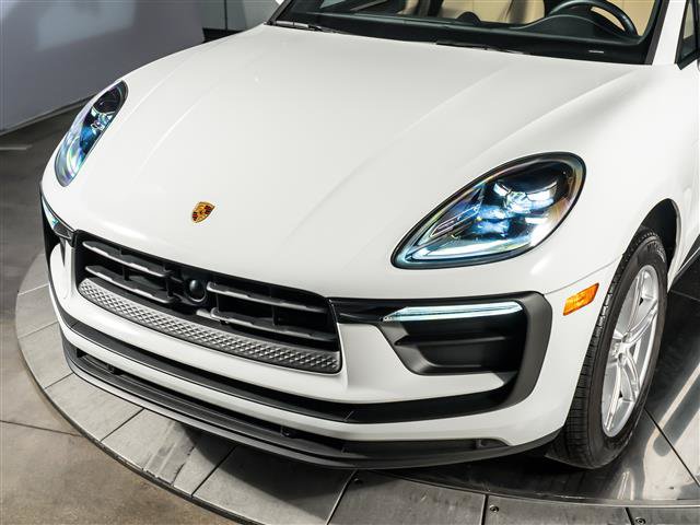 Used 2026 Porsche Macan AWD/4WD image 11