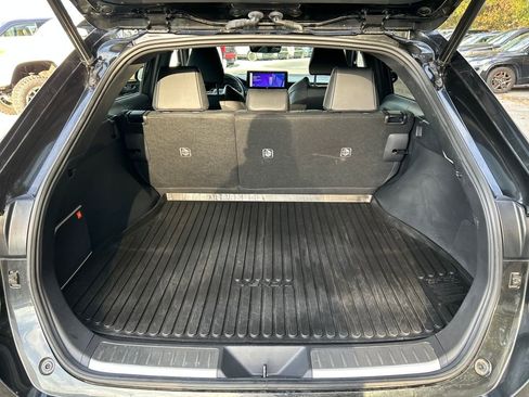 Used 2023 Toyota Venza XLE image 25