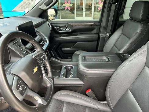 Used 2023 Chevrolet Suburban LT w/ Luxury Package RWD image 9