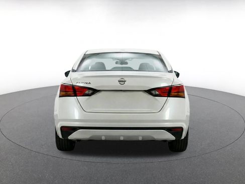 Used 2025 Nissan Altima 2.5 SV FWD image 6
