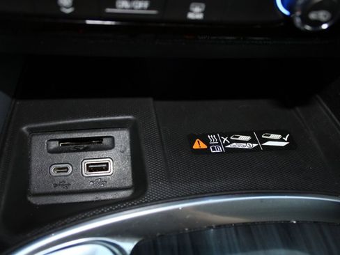 Used 2022 Buick Enclave Essence image 13