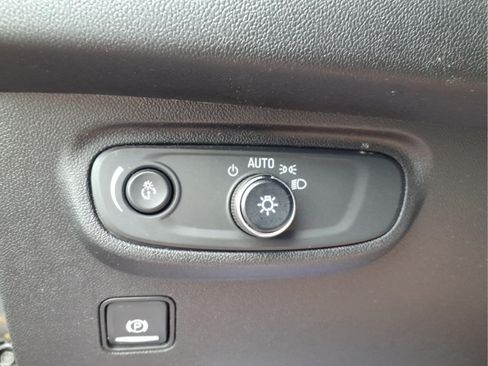 Used 2019 GMC Terrain SLE w/ Driver Convenience Package FWD image 17
