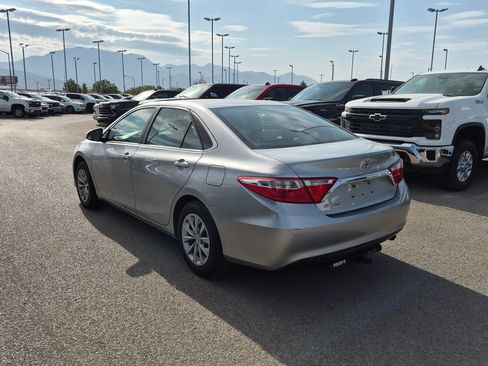Used 2017 Toyota Camry LE FWD image 5