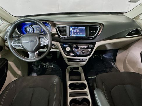 Used 2023 Chrysler Voyager LX image 26