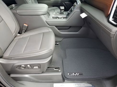 New 2026 GMC Sierra 1500 Denali w/ Denali Reserve Package image 16