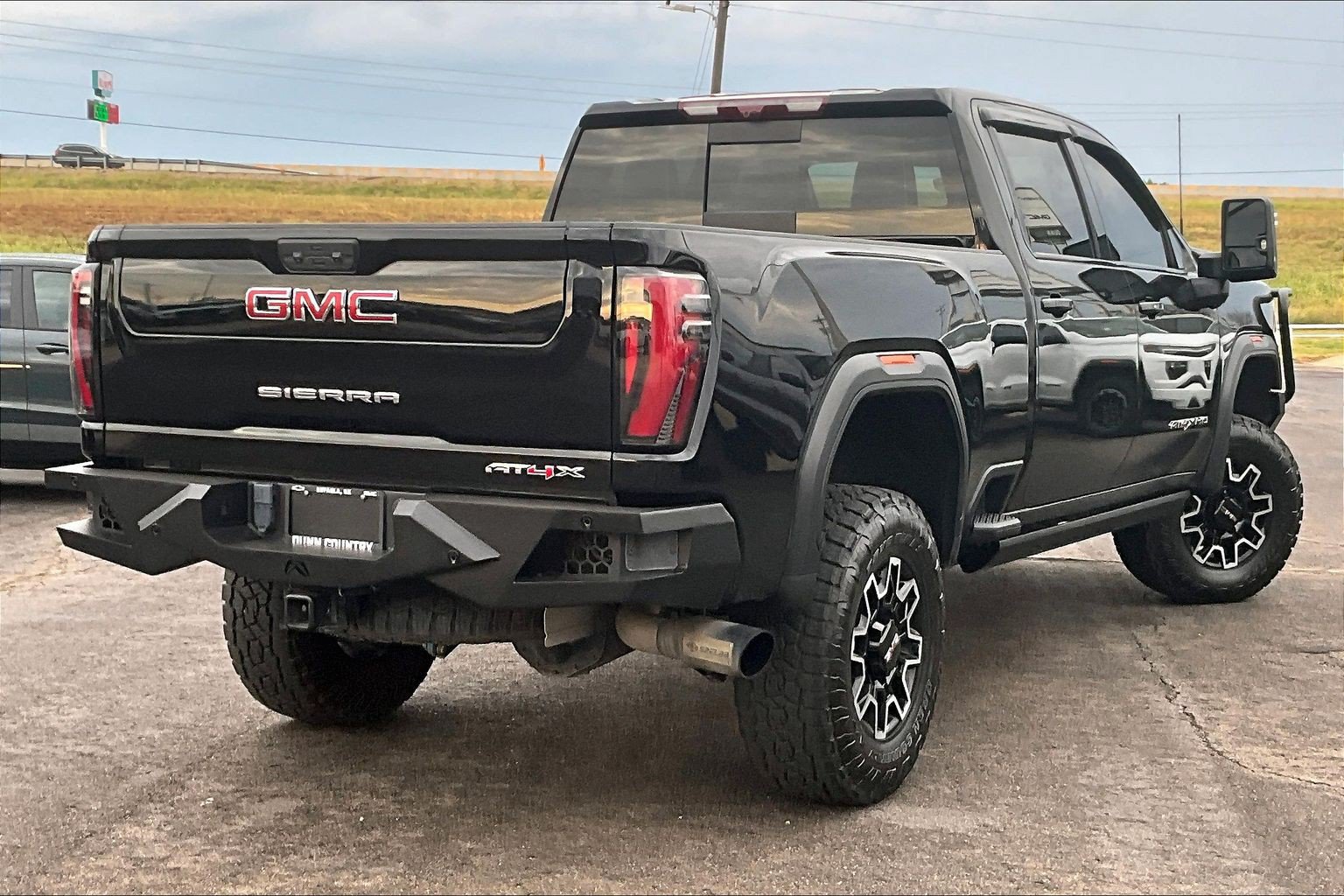 Used 2024 GMC Sierra 2500 AT4X AWD/4WD image 2