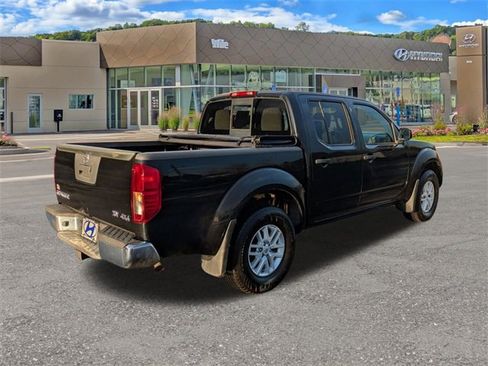 Used 2017 Nissan Frontier SV image 3