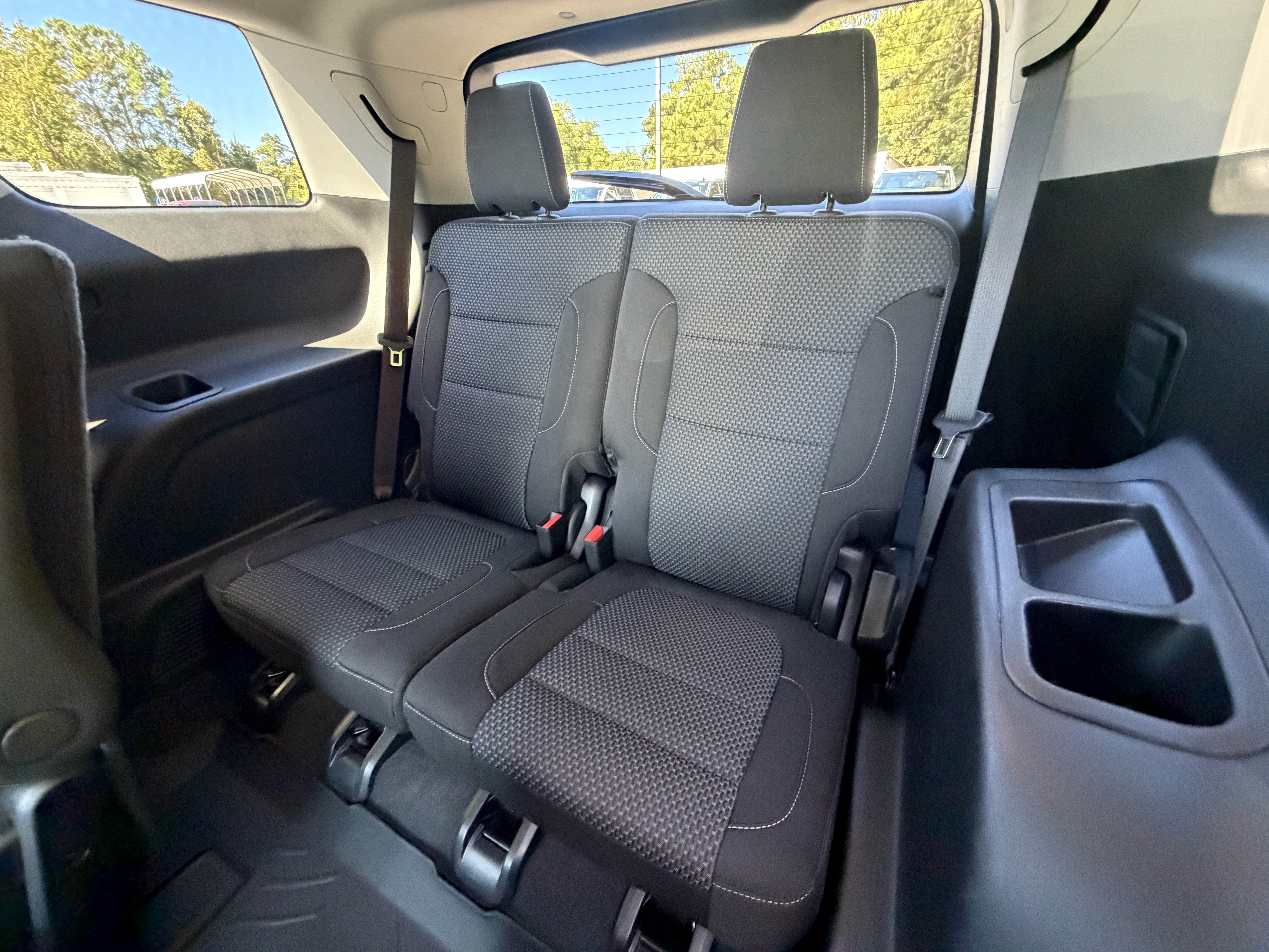 Used 2023 GMC Acadia SLE FWD image 17