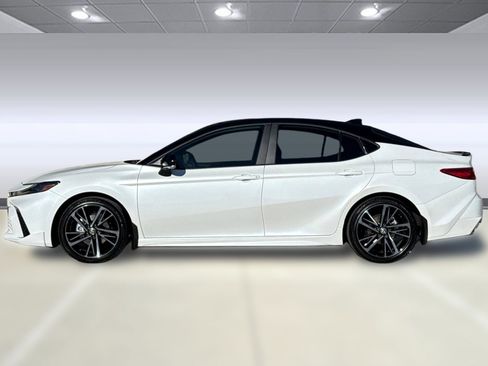 Used 2025 Toyota Camry XSE image 2
