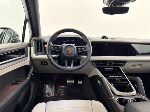 Certified 2025 Porsche Cayenne S AWD/4WD image 28