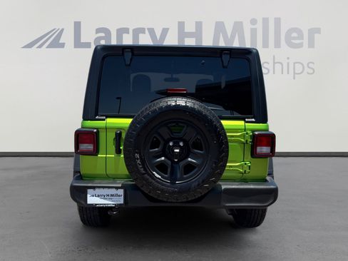 Used 2025 Jeep Wrangler Sport AWD/4WD image 4