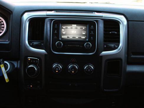 Used 2021 RAM 1500 Classic SLT image 24