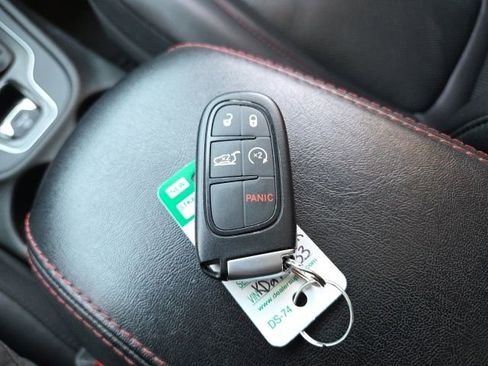Used 2019 Jeep Cherokee Trailhawk AWD/4WD image 10