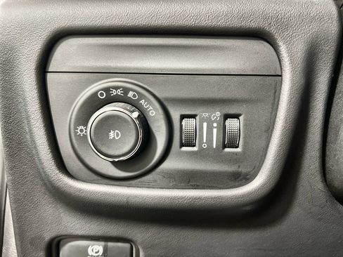 Used 2022 Jeep Grand Cherokee Summit AWD/4WD image 19